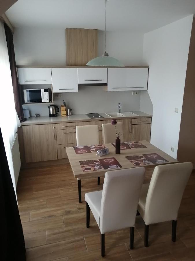 Sárvár Zafirgyoengy Apartmanok מראה חיצוני תמונה