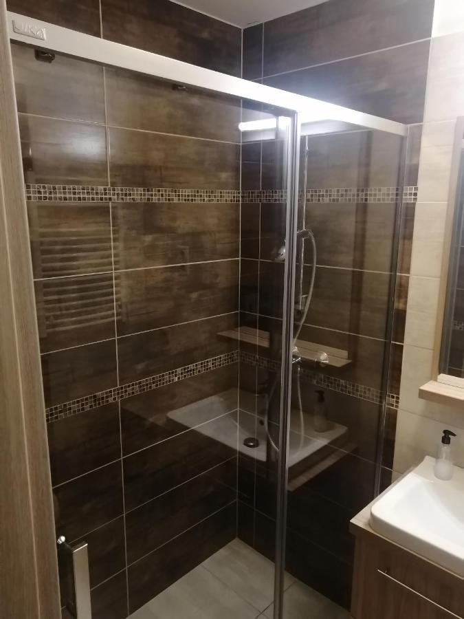 Sárvár Zafirgyoengy Apartmanok מראה חיצוני תמונה
