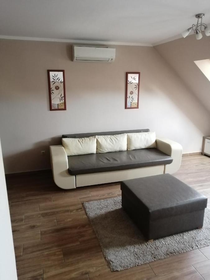 Sárvár Zafirgyoengy Apartmanok מראה חיצוני תמונה