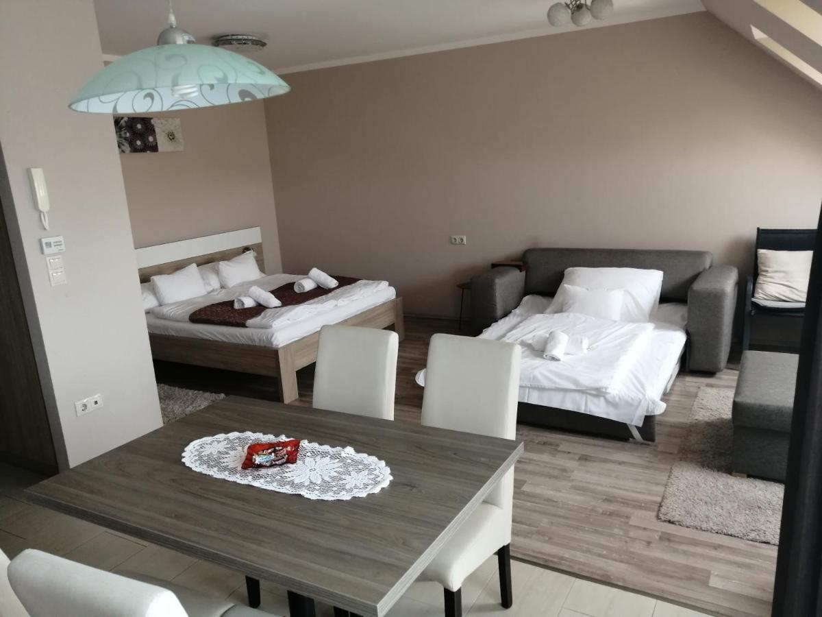 Sárvár Zafirgyoengy Apartmanok מראה חיצוני תמונה